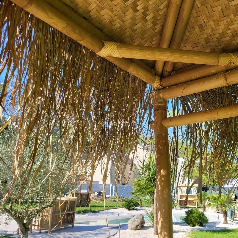 Tiki bar de bambú con palapa clara + 4 sillas – Ambiente tropical - Envío GRATIS