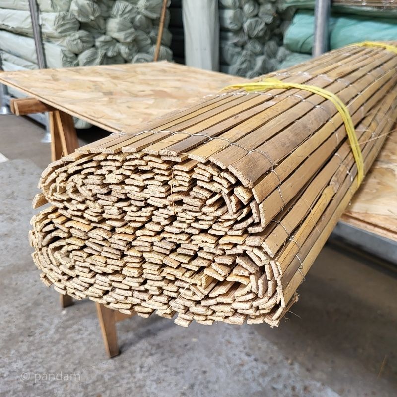 Cañizo de bambú partido