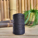 Cuerda negra para unir canas de bambu