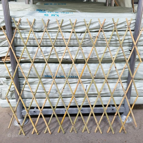 Pantalla de bambú extensible para terraza o balcón