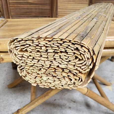 Rollo de valla de bambú partido